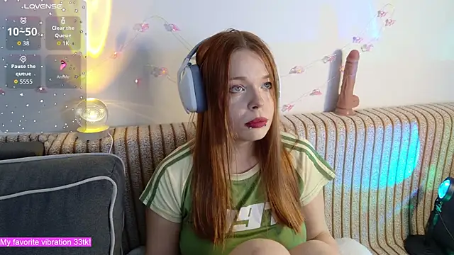 ValBae online show from December 3, 9:50 pm