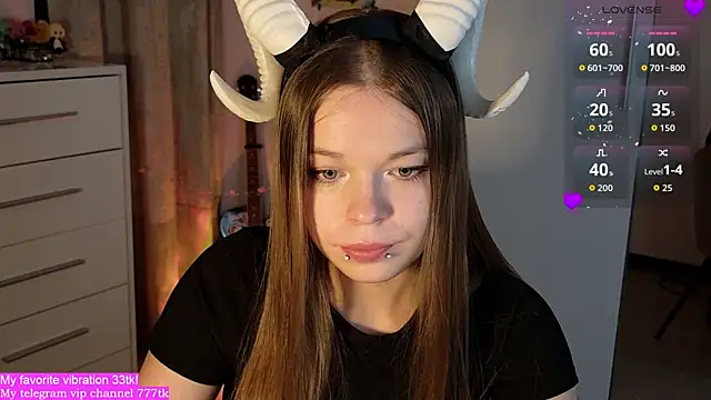 Snapshot of ValBae chatting on September 14, 7:23 pm ValBae online show from September 14, 7:23 pm