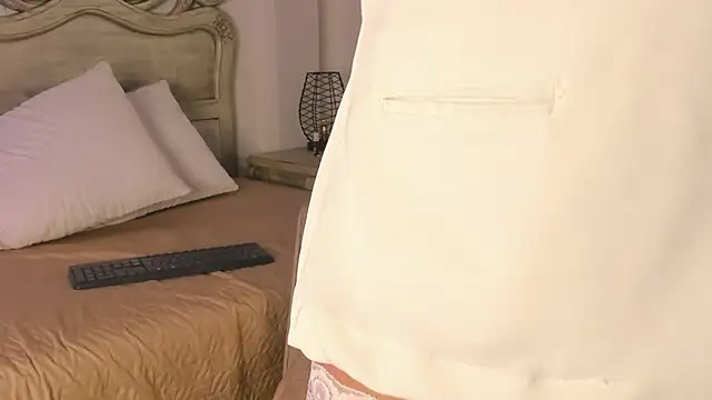 SamanthaFerrer   online show from December 4, 8:31 pm