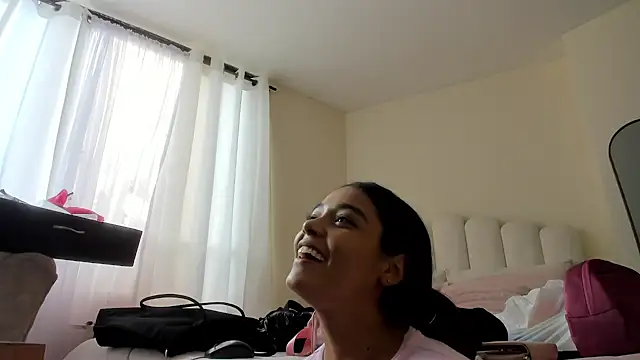 evely coelloo online show from February 4, 7:39 pm