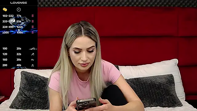 MinnieMe online show from October 5, 6:24 pm