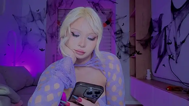 RileyMee online show from October 27, 3:29 pm