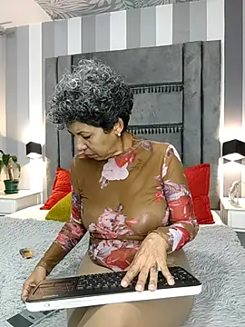 Julianewell online show from November 25, 12:51 pm