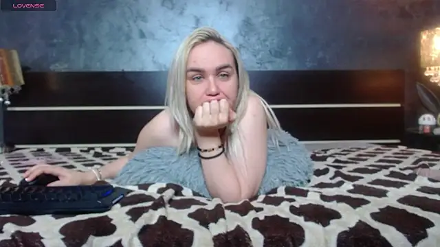 amimistress online show from April 13, 8:31 pm