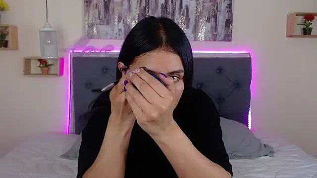 mia aira online show from October 29, 3:14 pm