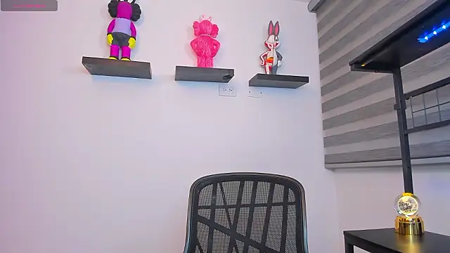 Gangster Girl online show from March 17, 11:31 pm