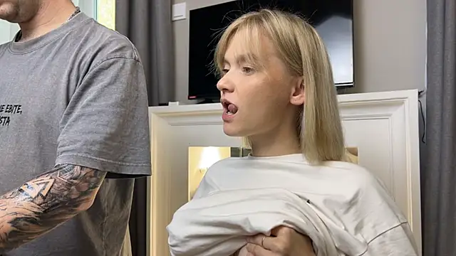 Snapshot of Adelovenick chatting on October 24, 8:32 am Adelovenick online show from October 24, 8:32 am