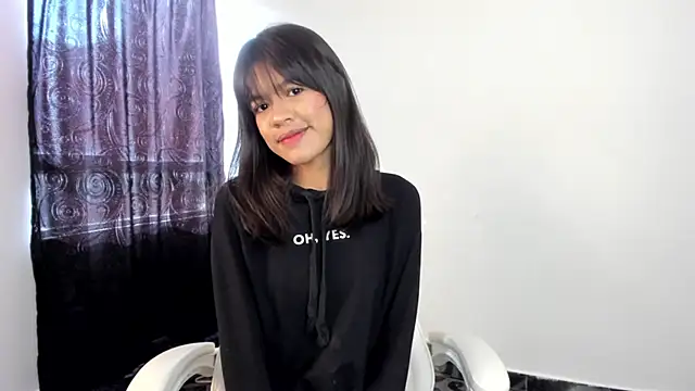 meganthompsonn22 online show from April 20, 1:25 pm