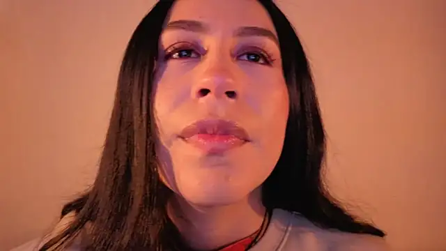 EmiGomez  online show from November 12, 2:04 pm