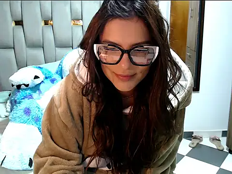 lindacutferrer online show from May 16, 1:52 am