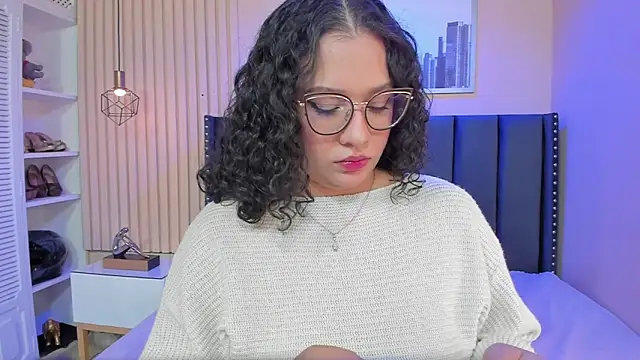 viiolett lee online show from December 4, 8:31 pm