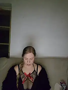 katiestevens online show from December 19, 11:19 pm