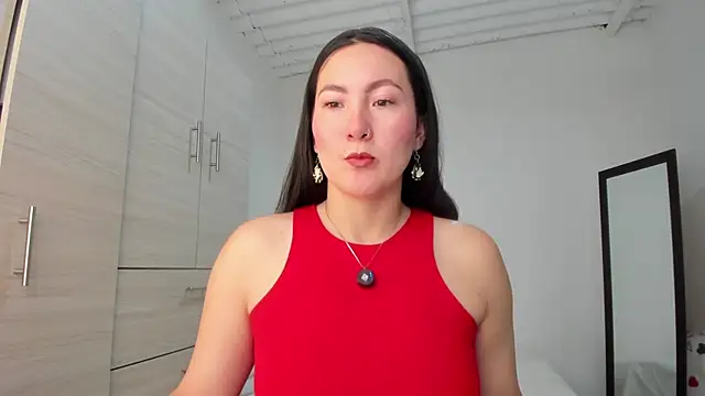 Elle Lee  online show from November 12, 4:27 pm