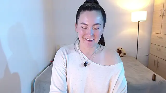 Elle Lee  online show from March 17, 5:44 am