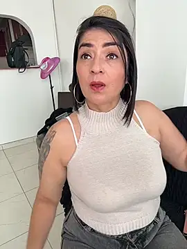 karenlennox1 online show from March 21, 7:30 pm