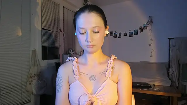 Jenny darling love online show from October 8, 7:40 pm