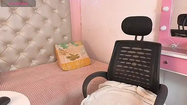 Georgis  online show from November 28, 9:18 pm