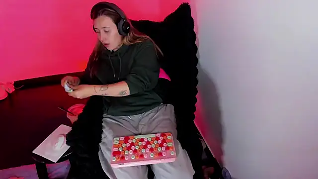 bonnie moon  online show from January 16, 2:40 am