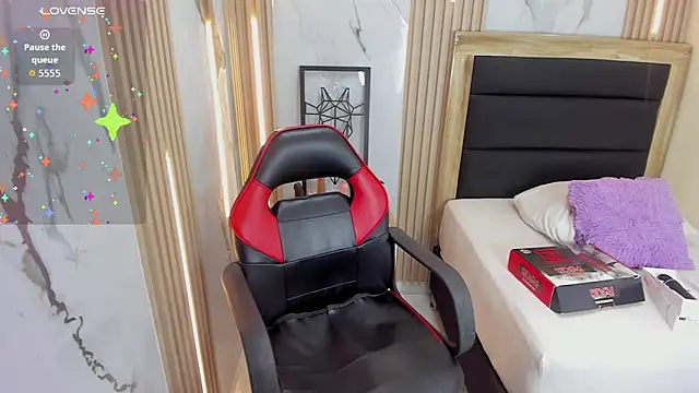 lizziemontana2 online show from January 8, 7:40 pm