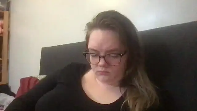 honeyyy24 online show from December 15, 9:20 pm