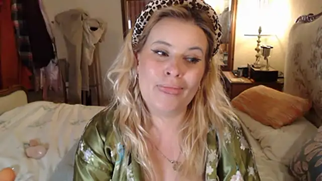 JosieAndYou online show from October 23, 6:03 pm