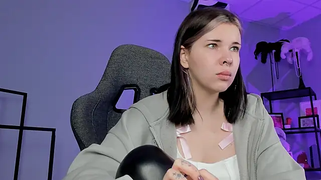 AliceSunday online show from November 17, 2:12 am