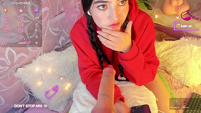 Snapshot of Arii_vega_ chatting on October 18, 2:53 pm Arii vega  online show from October 18, 2:53 pm
