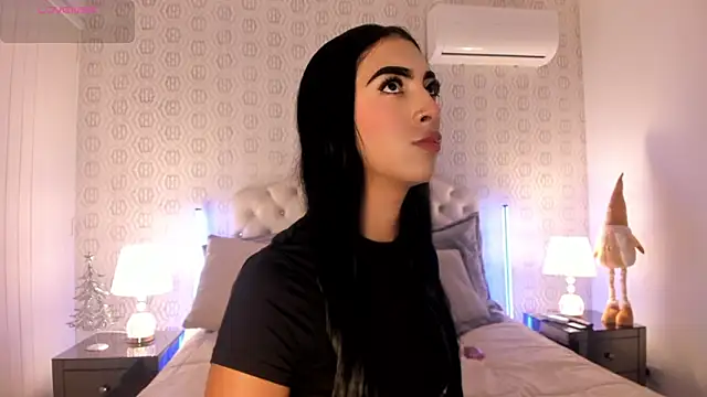 AriRobert  online show from December 22, 3:31 am