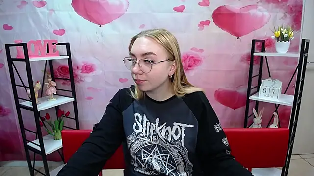 BeatriceFly online show from March 7, 1:29 pm