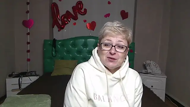 EmiliaGree online show from February 4, 6:33 pm