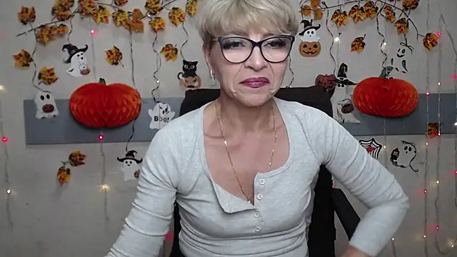 Snapshot of EllaBonito chatting on October 20, 7:11 am EllaBonito online show from October 20, 7:11 am