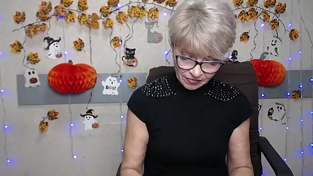 Snapshot of EllaBonito chatting on October 22, 5:34 am EllaBonito online show from October 22, 5:34 am