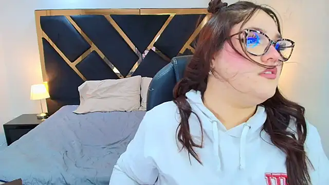 Camiila Osorio online show from May 9, 7:38 pm