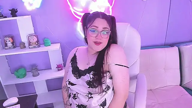 Snapshot of Camiila_Osorio chatting on September 29, 7:41 pm Camiila Osorio online show from September 29, 7:41 pm