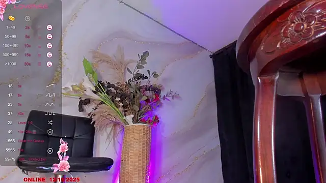 Snapshot of Karla-Ebony chatting on October 12, 1:57 pm Karla-Ebony online show from October 12, 1:57 pm