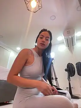 ariel jonees online show from December 22, 4:32 pm