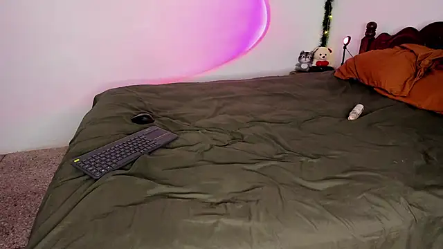 hollymollyxoxo online show from March 24, 7:52 pm