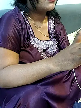 silky queen online show from June 9, 6:40 pm