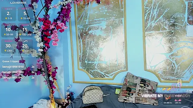 melaniecooperr online show from February 19, 8:14 am