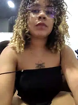 VitoriaFernandes online show from February 19, 1:05 am