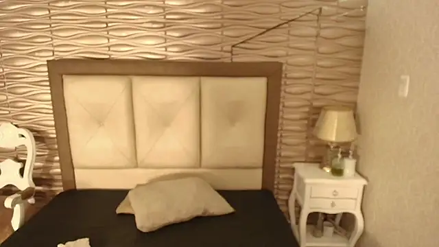 Snapshot of sofiaclauss chatting on October 12, 9:39 pm sofiaclauss online show from October 12, 9:39 pm