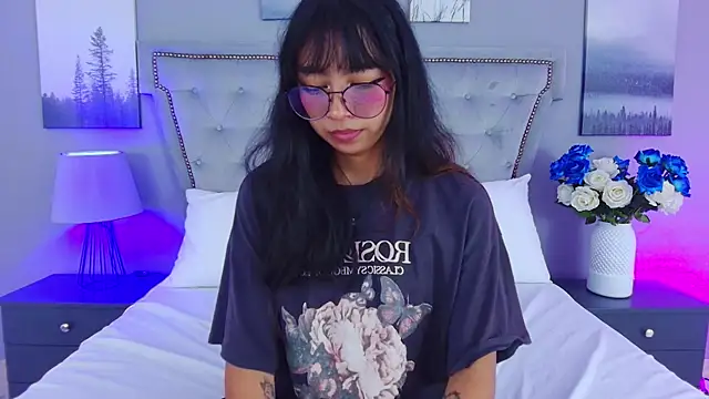 Snapshot of Yommi_Winx chatting on September 9, 10:31 pm Yommi Winx online show from September 9, 10:31 pm