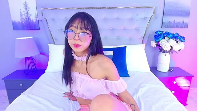 Snapshot of Yommi_Winx chatting on September 24, 10:31 pm Yommi Winx online show from September 24, 10:31 pm