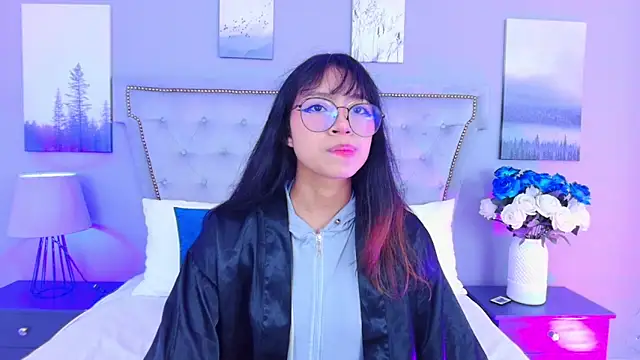 Snapshot of Yommi_Winx chatting on October 4, 1:11 am Yommi Winx online show from October 4, 1:11 am