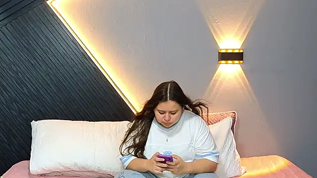 Laia and Aloby online show from February 25, 10:30 pm