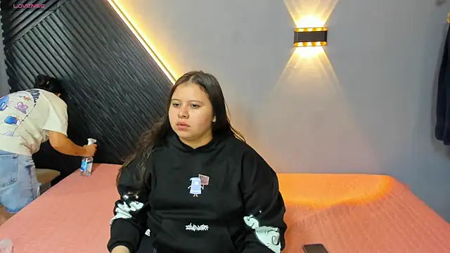 Laia and Aloby online show from April 15, 11:16 pm