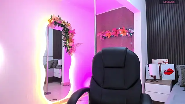 natasha  jackson online show from December 15, 12:54 pm