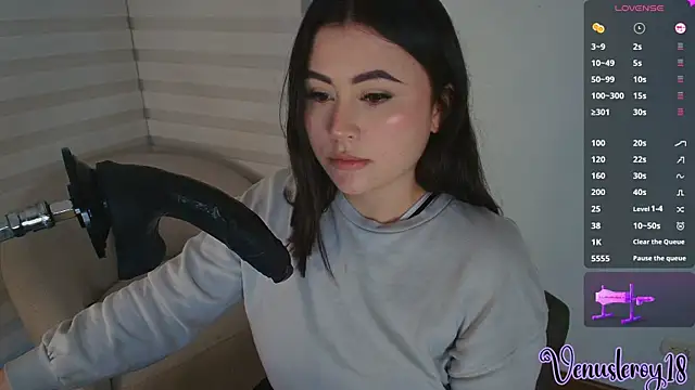 venusleroy  online show from February 6, 11:08 pm