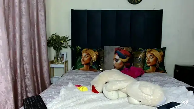 quenliyasa online show from December 13, 9:32 pm