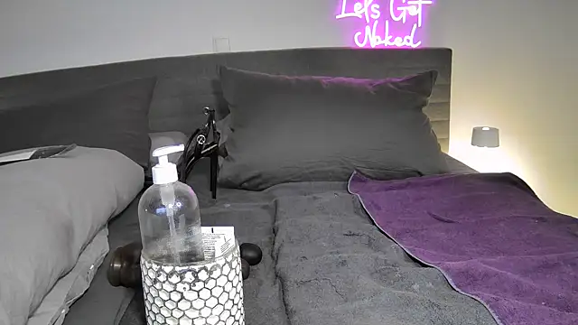 Snapshot of Sissy-Bee chatting on October 28, 7:08 pm Sissy-Bee online show from October 28, 7:08 pm